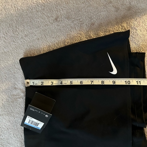 Girls NWT tennis skirt with built in shorts. Could be worn as a women’s Small. - Picture 7 of 10